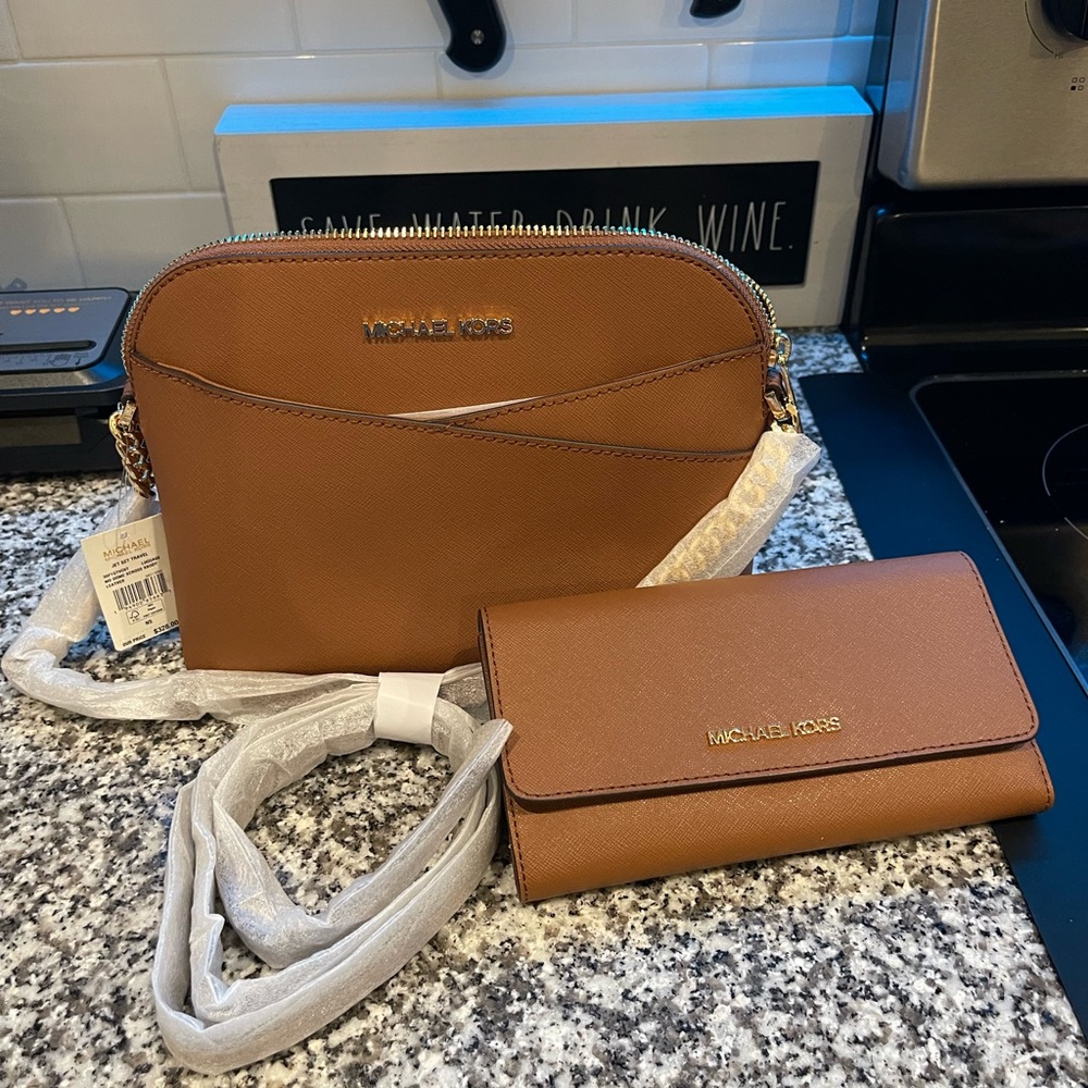 Michael Kors Jet Set Travel
Crossbody Bag and Wallet
Camel